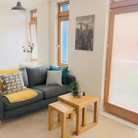 Centre Of Birmingham, 2 Bedroom - Perfect For Families, Group, Or Business